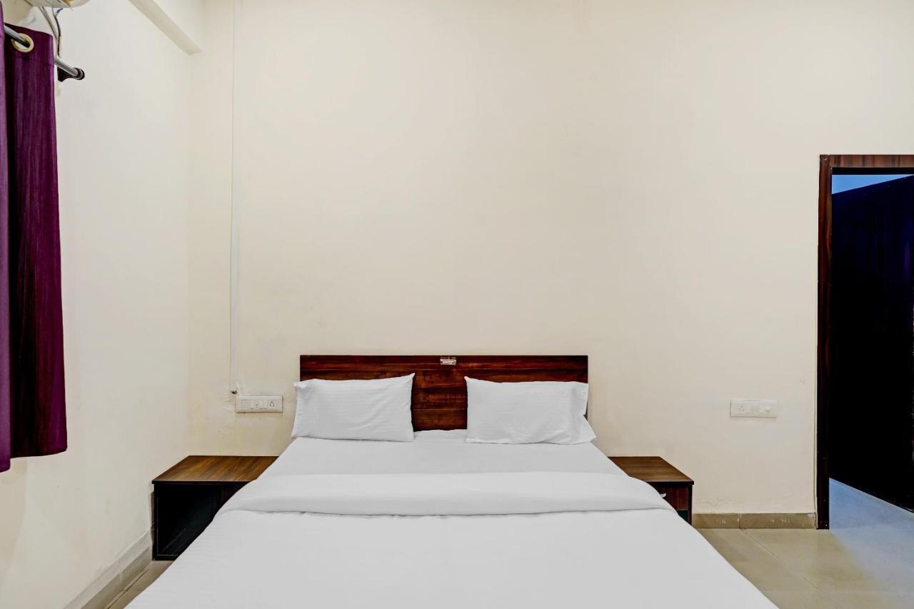 Amba Executive An Apartment Hotel Mundhva Eksteriør billede